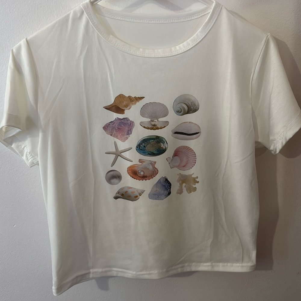 cropped graphic tee